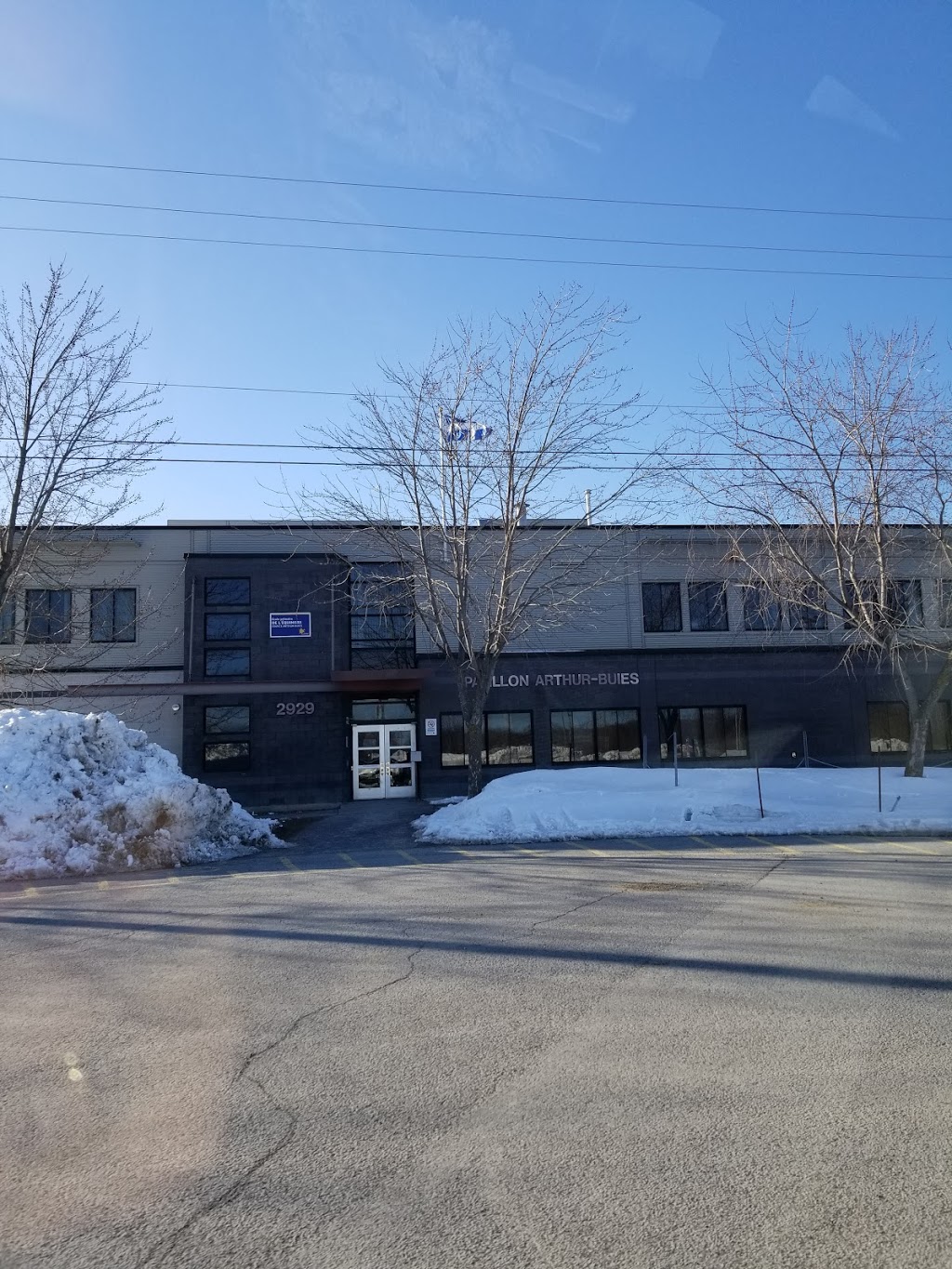 École De Léquinoxe | 2949 Boulevard de la Renaissance, Laval, QC H7L 0H3, Canada | Phone: (450) 662-7000