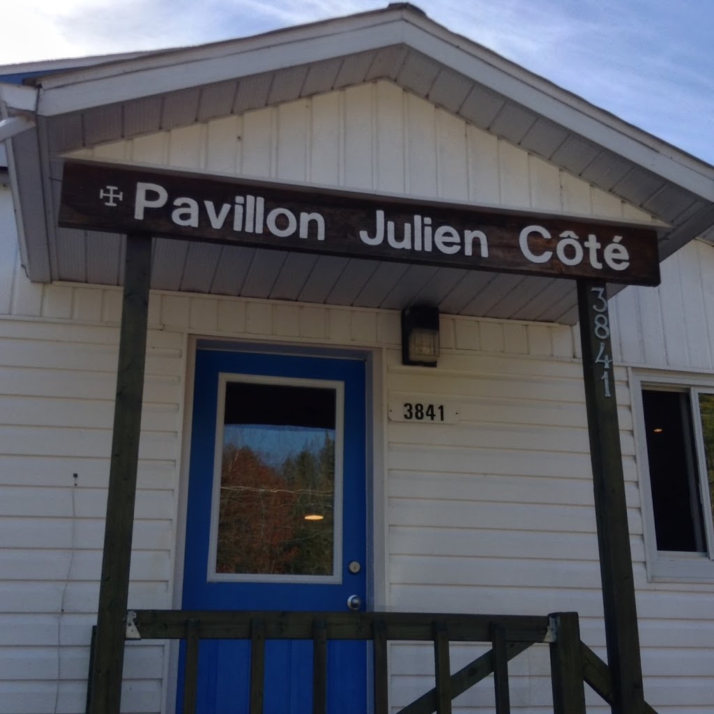 Pavillon Julien Côté | 3841 Rang Fontarabie, Sainte-Ursule, QC J0K 3M0, Canada | Phone: (514) 710-9411