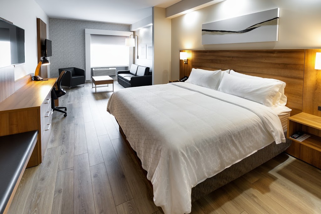 Holiday Inn Express & Suites Trois-Rivieres Ouest | 2000 Rue des Grands Marchés, Trois-Rivières, QC G9B 0Y9, Canada | Phone: (819) 841-4774