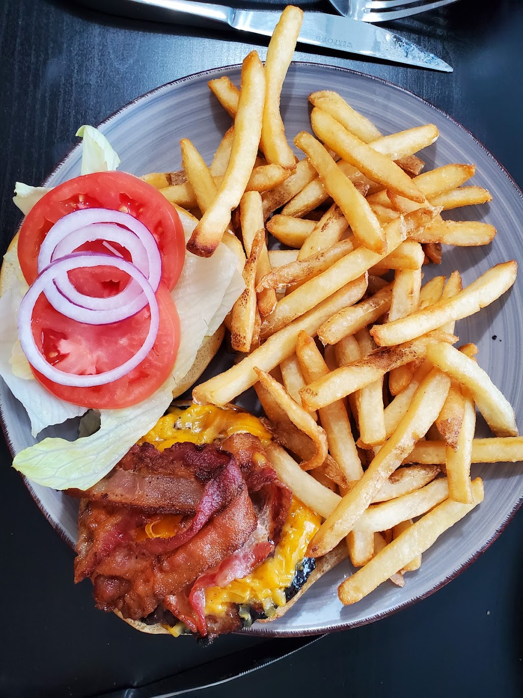 Hungry Hangar | Wiarton Keppel International Airport, Grey Rd 1, Wiarton, ON N0H 2T0, Canada | Phone: (226) 909-6990