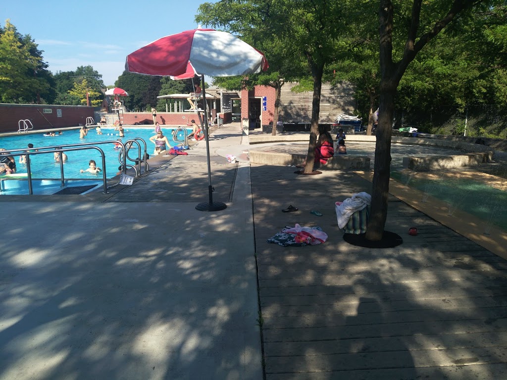 Ledbury Outdoor Swimming Pool | 160 Ledbury St, North York, ON M5M 4L9, Canada | Phone: (416) 395-6688