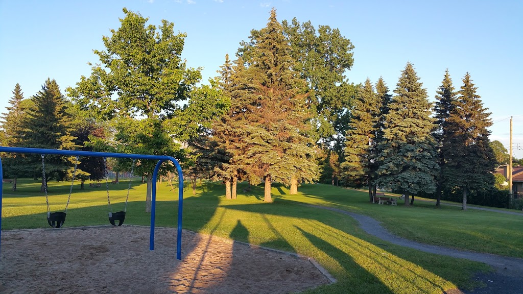 ALLAN J. LEVINE Playground (At Kirwan Park) | 8205 Chemin Mackle, Côte Saint-Luc, QC H4W, Canada