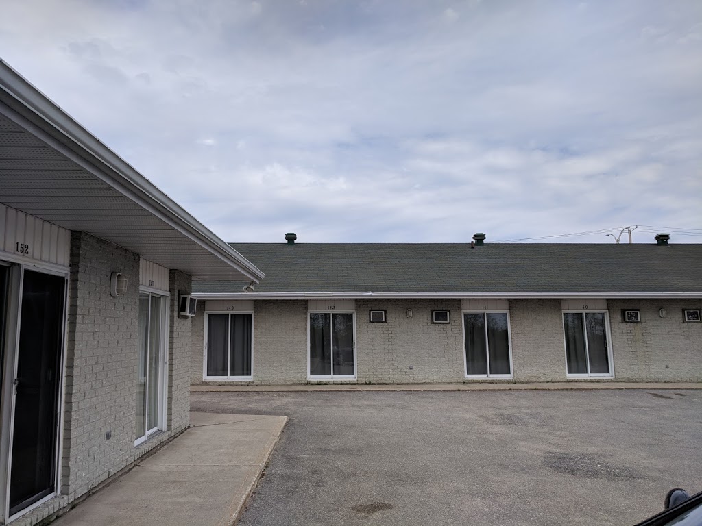 Motel les Pignons Verts | 120 Avenue Lépine, Gatineau, QC J8L 4M4, Canada | Phone: (819) 281-2101