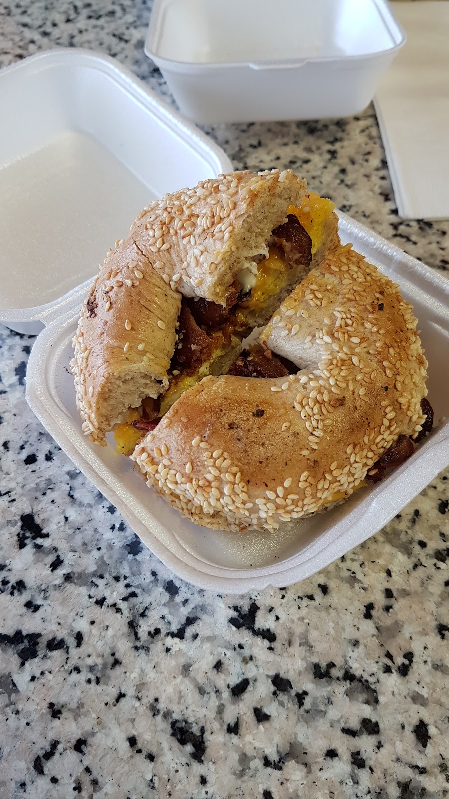 Bagel Montreal Style | 135 Wyse Rd, Dartmouth, NS B3A 4K9, Canada | Phone: (902) 468-1212