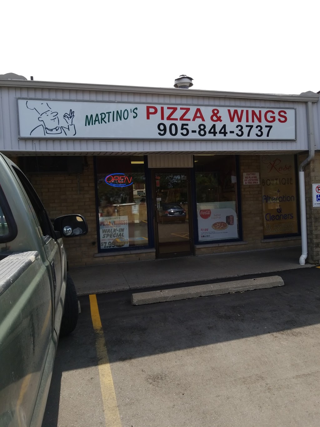 Martinos Pizza & Wings | 201 River Oaks Blvd W, Oakville, ON L6H 3S7, Canada | Phone: (905) 844-3737