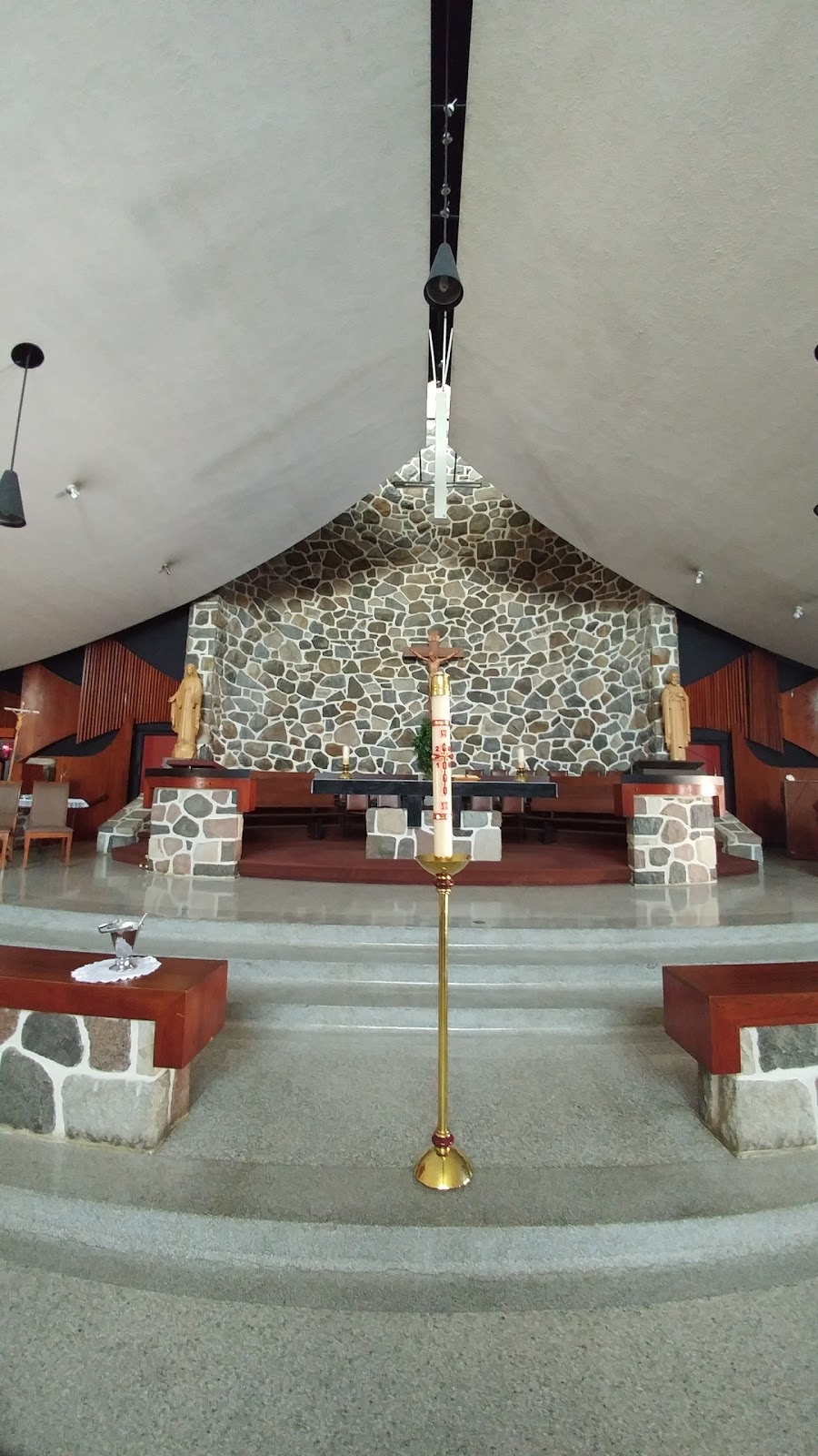 Église catholique à Montréal | 750 Boulevard Saint-Sylvain, Laval, QC H7E 2X3, Canada | Phone: (450) 661-2111