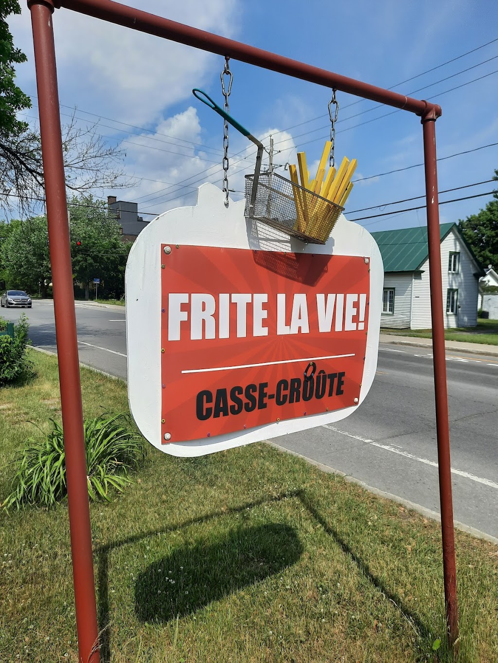 Casse-croute frite la vie ! | 337 Rue Notre Dame, Lanoraie, QC J0K 1E0, Canada | Phone: (581) 230-4512