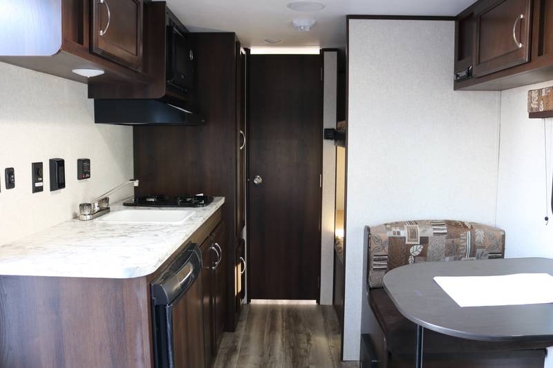 Rent RV BC - RV Trailer Rentals Pitt Meadows | Bonson Rd, Pitt Meadows, BC V3Y 2W6, Canada | Phone: (604) 803-3929