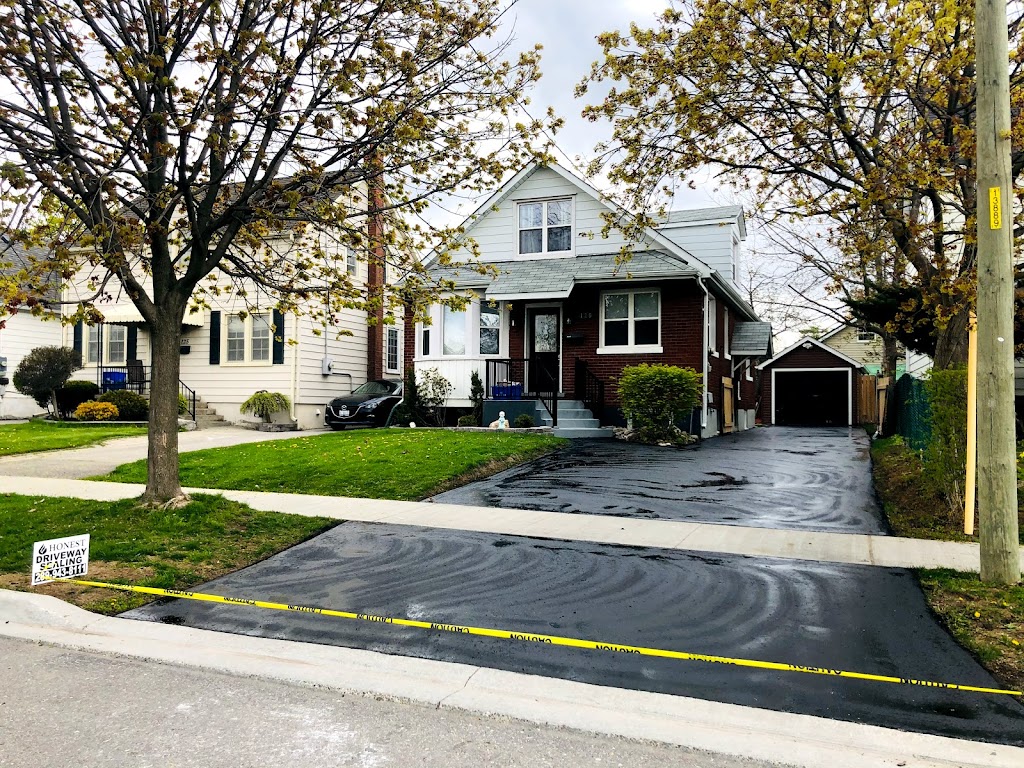 Honest Driveway Sealing and Repair | 4 Fenwick Ave, Bowmanville, ON L1C 4R6, Canada | Phone: (289) 943-8111