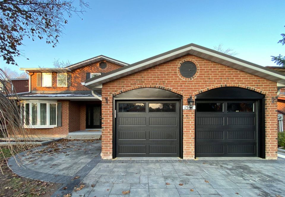 Garage Door Repair Beasts Barrie | 1 Bedford Estates Cres, Barrie, ON L4N 9K5, Canada | Phone: (647) 424-3555