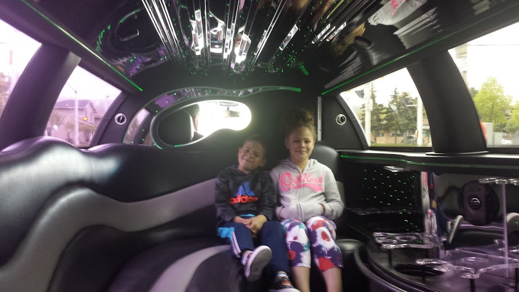 A Happy Day Limousine | Hamilton, ON L8L 1E4, Canada | Phone: (905) 546-5466