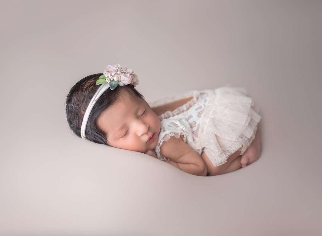 Darya Photography. Newborn, Kids and Maternity Photography. | 231 Coronation Rd, Whitby, ON L1P 1Y2, Canada | Phone: (647) 673-5974