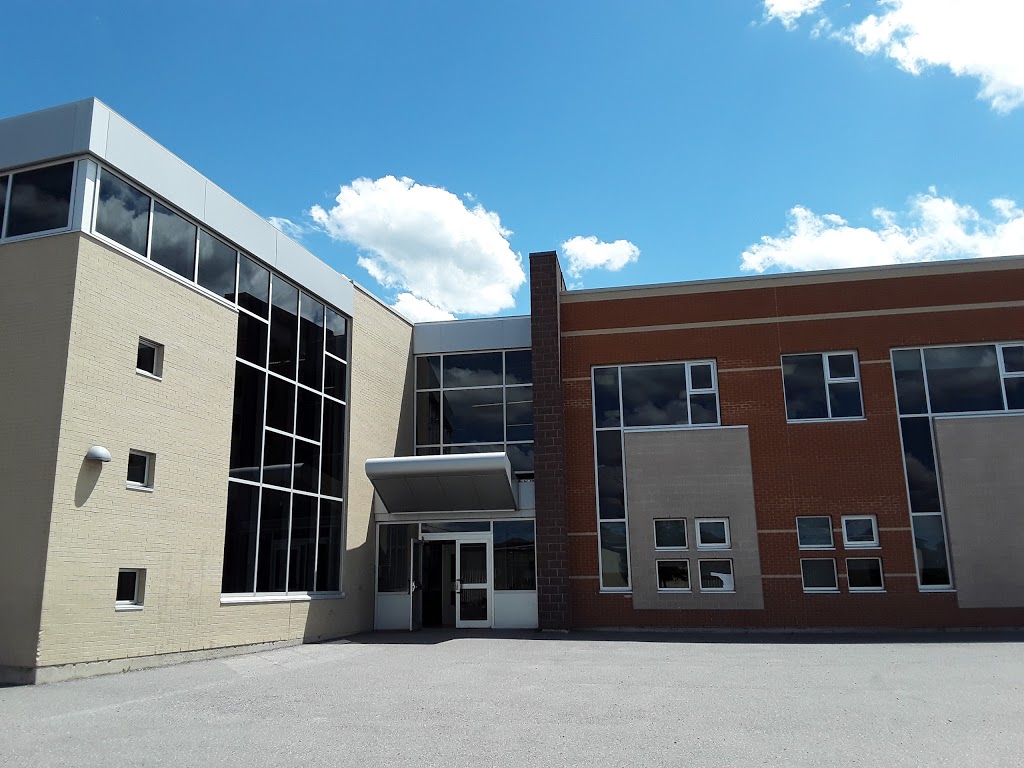 École élémentaire catholique Bernard-Grandmaître | 4170 Spratt Rd, Gloucester, ON K1V 0Z5, Canada | Phone: (613) 820-3814