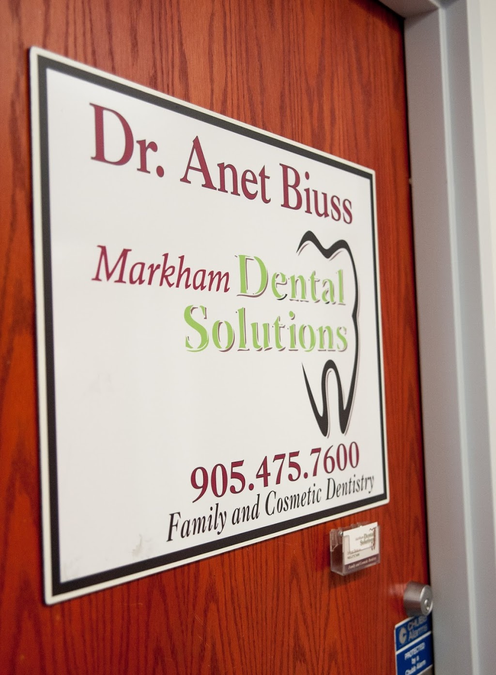 Markham Dental Solutions - Dr. Anet Biuss | 18 Crown Steel Dr #109, Markham, ON L3R 9X8, Canada | Phone: (905) 475-7600