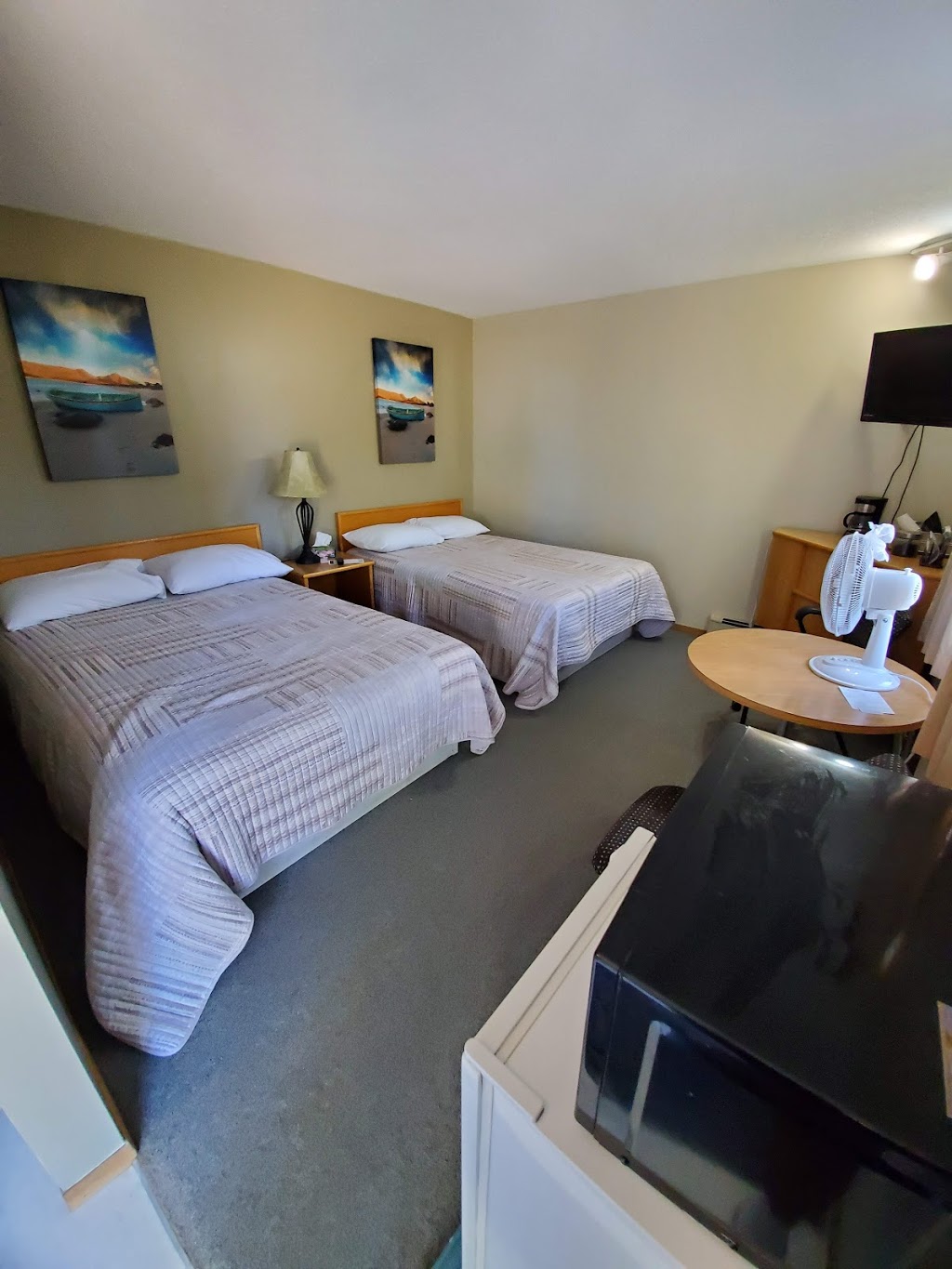 Lakeview Lodge Motel | 447 Saskatchewan St, Elbow, SK S0H 1J0, Canada | Phone: (306) 854-4444