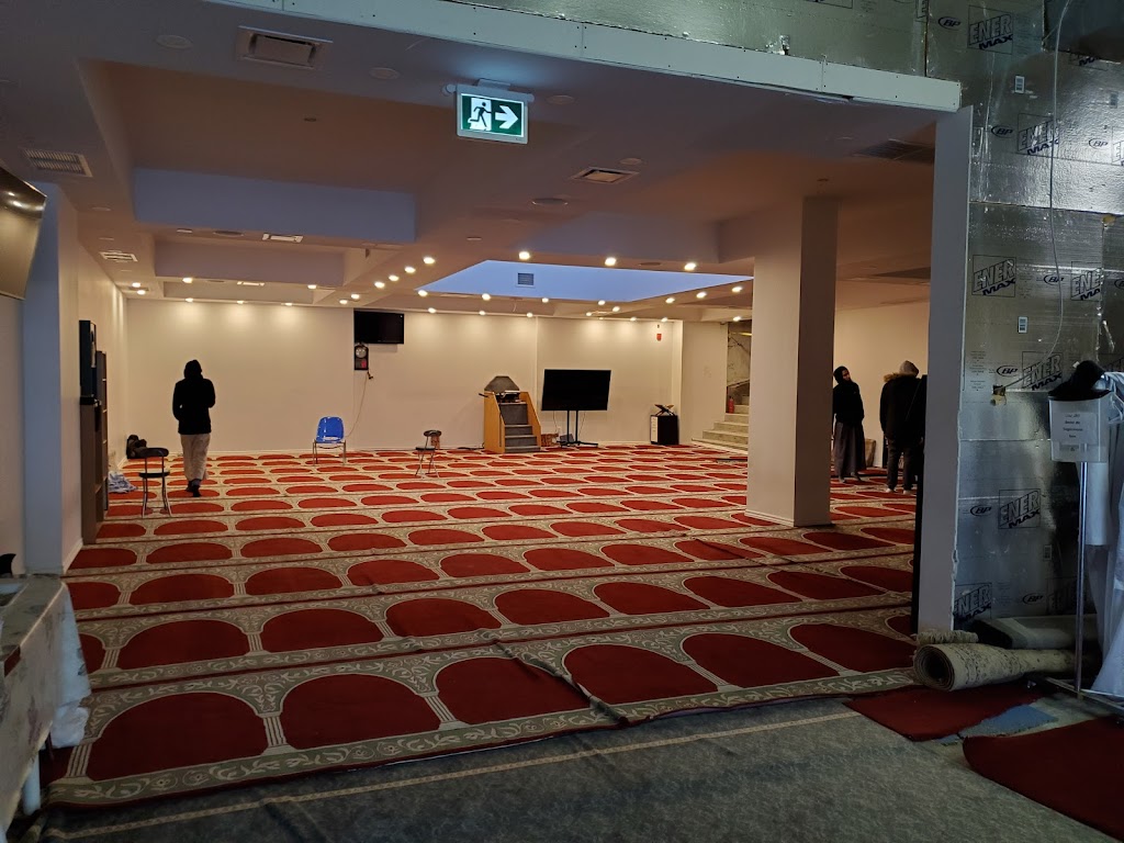 Aisha Islamic Center | 425 Rue de lAqueduc, Montréal, QC H3C 4J8, Canada | Phone: (514) 360-3133