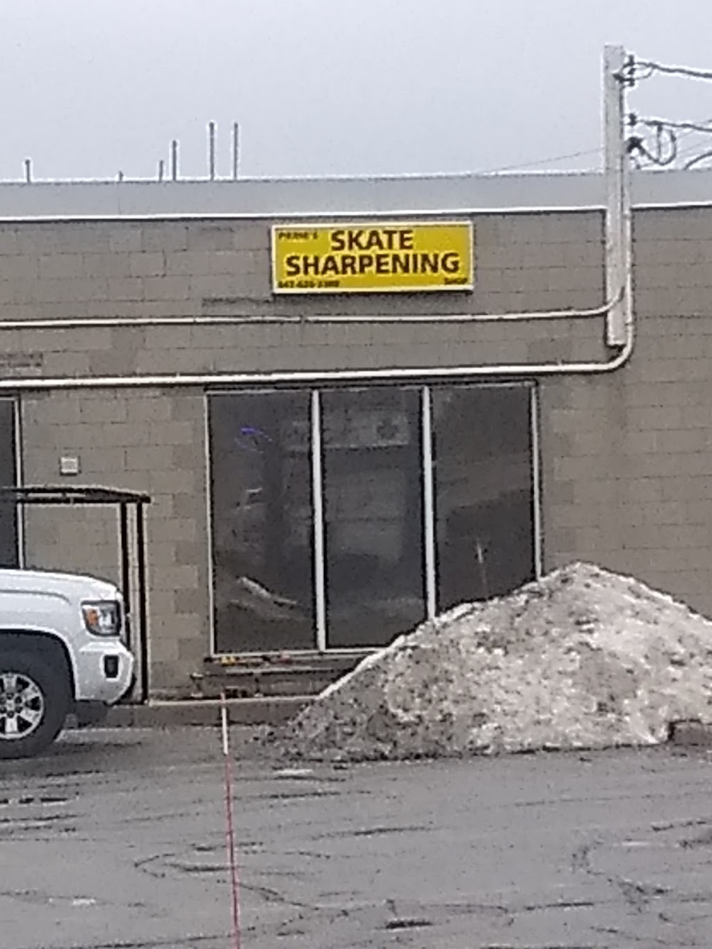 Pierres Skate Sharpening Shop | One building north of arena (Not in arena, 1128 Martin Grove Rd, Etobicoke, ON M9W 4W1, Canada | Phone: (647) 620-3388