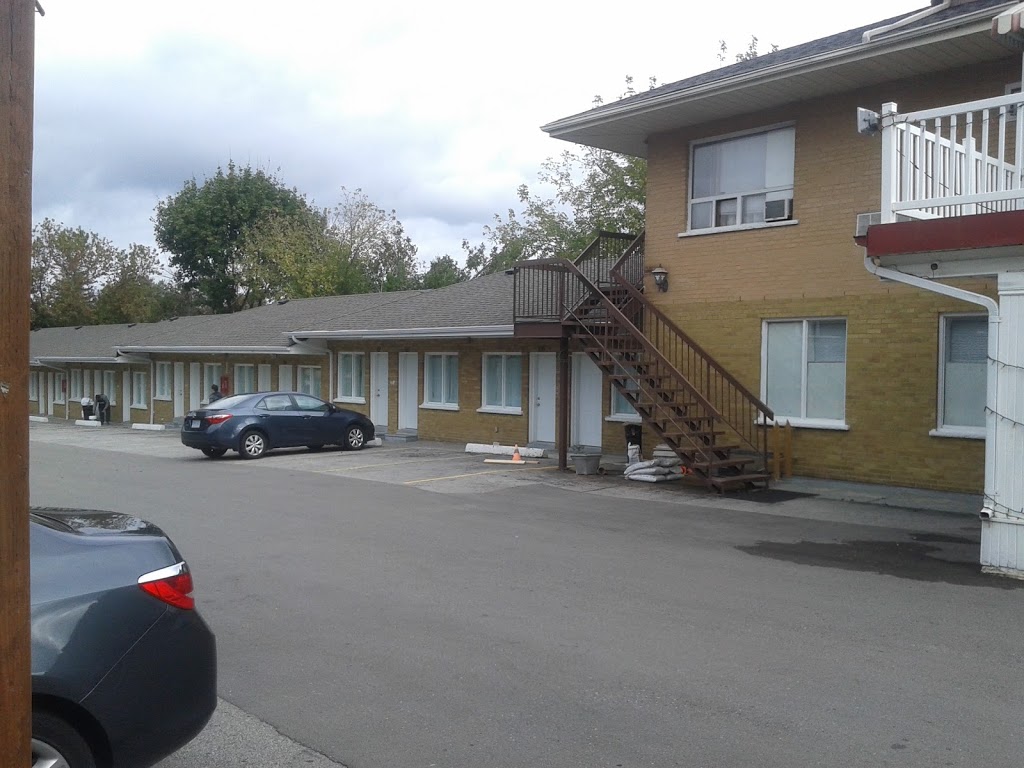 Park Motel | 3126 Kingston Rd, Scarborough, ON M1M 1P2, Canada | Phone: (416) 261-7241