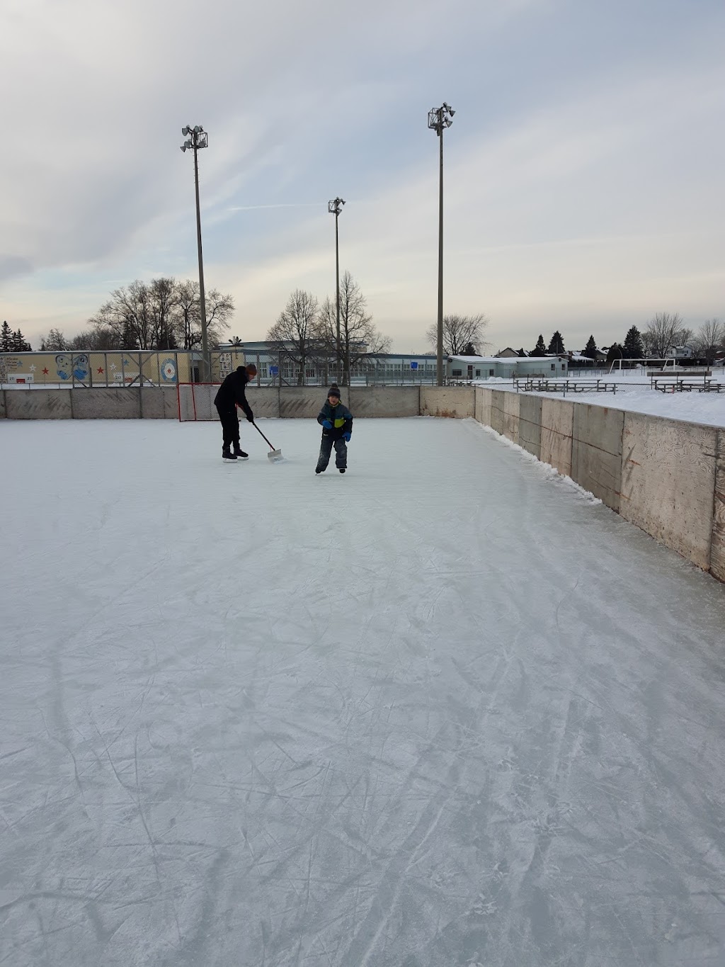 Parc Père-Vimont | 2280 Rue Marc, Laval, QC H7K, Canada | Phone: (450) 662-4906