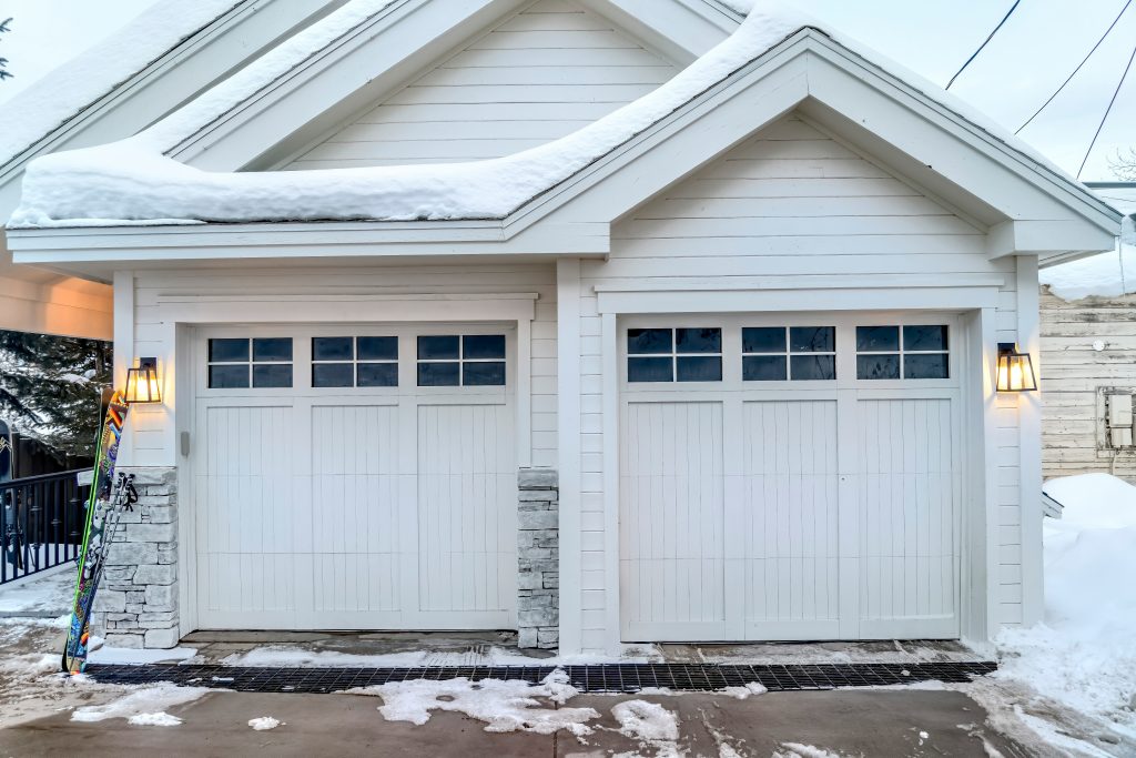 CGD Garage Doors Calgary | 219 Cresthaven Pl SW, Calgary, AB T3B 5W4, Canada | Phone: (587) 333-0597