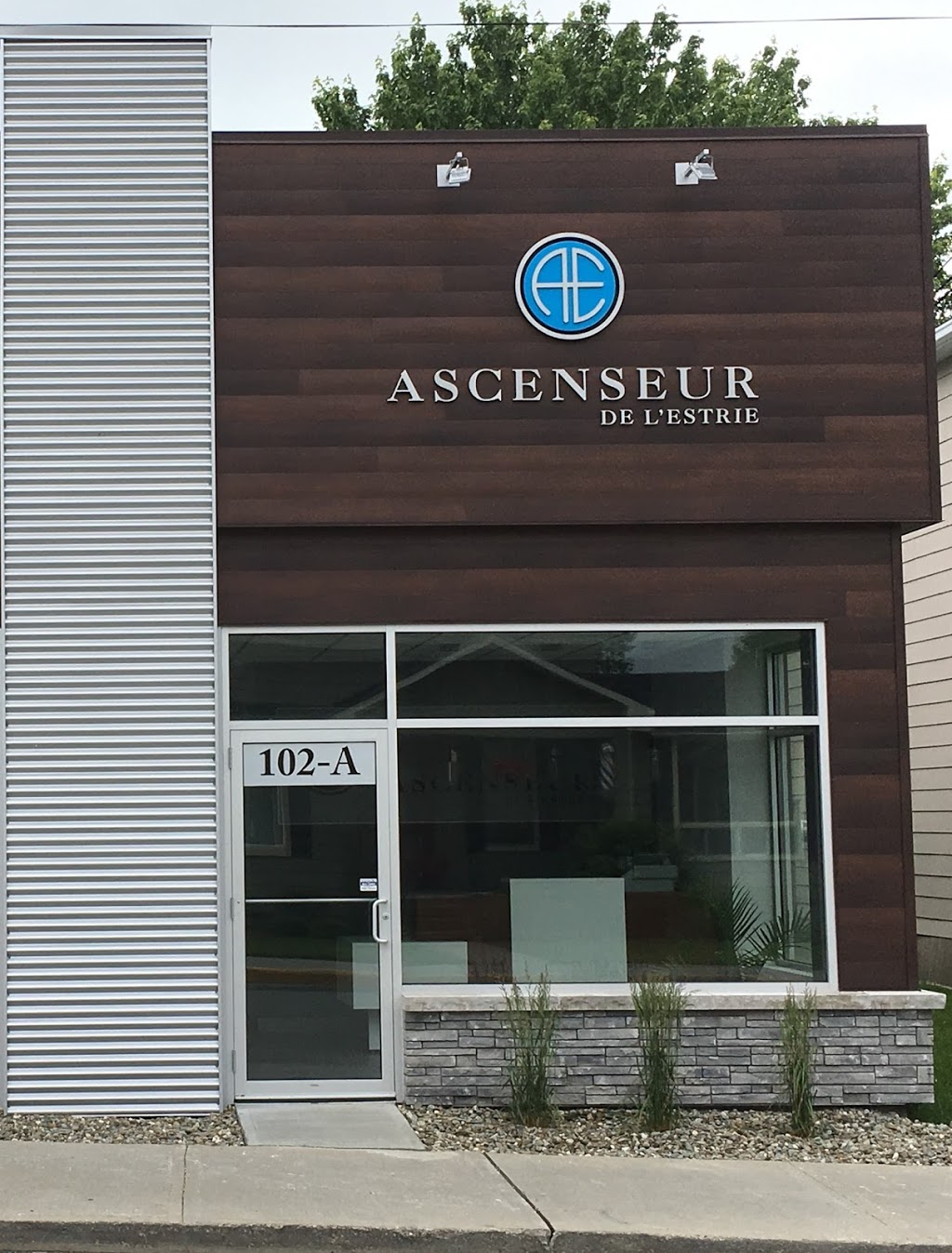 Ascenseur de lEstrie inc | 102 Rue Angus N, East Angus, QC J0B 1R0, Canada | Phone: (819) 451-3456