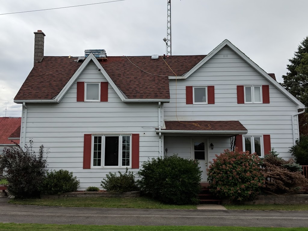 Carrière Roofing Inc. - METAL, SHINGLE AND FLAT ROOFING IN OTTAW | 5889 County Rd 17, Plantagenet, ON K0B 1L0, Canada | Phone: (613) 255-0229