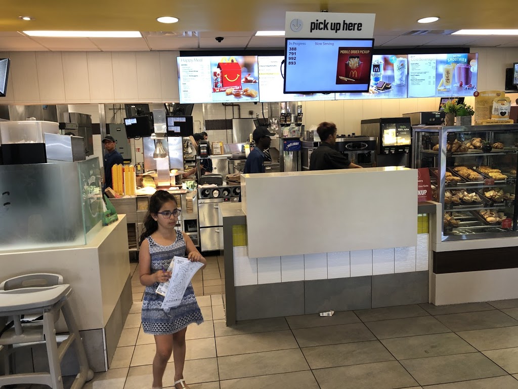 McDonalds | 1735 Danforth Ave, Toronto, ON M4C 1H9, Canada | Phone: (416) 691-9364