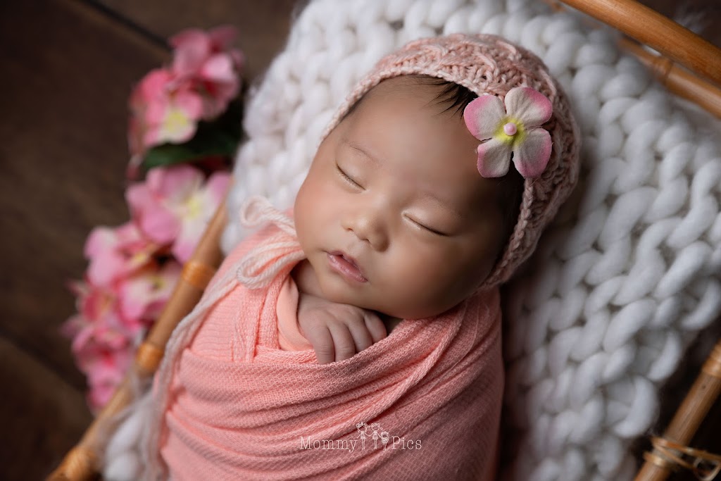 Calgary Newborn, Baby and Maternity Photographer Mommy Pics | 18 Cranston Pl SE, Calgary, AB T3M 1A1, Canada | Phone: (587) 664-0718