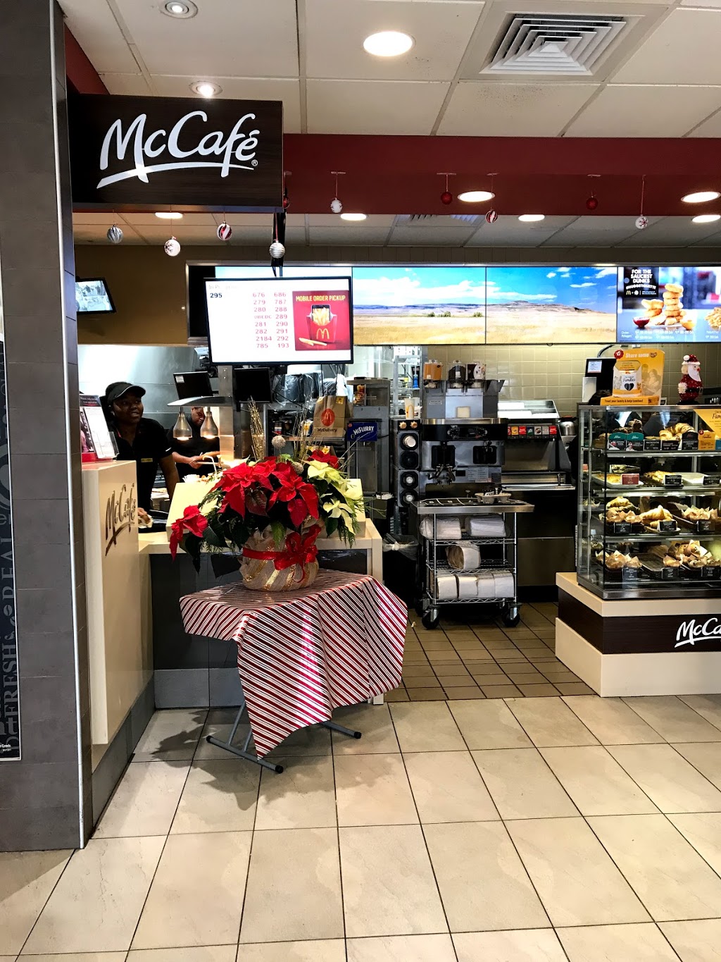 McDonalds | 670 Eglinton Ave W, Mississauga, ON L5R 3V2, Canada | Phone: (905) 502-5939