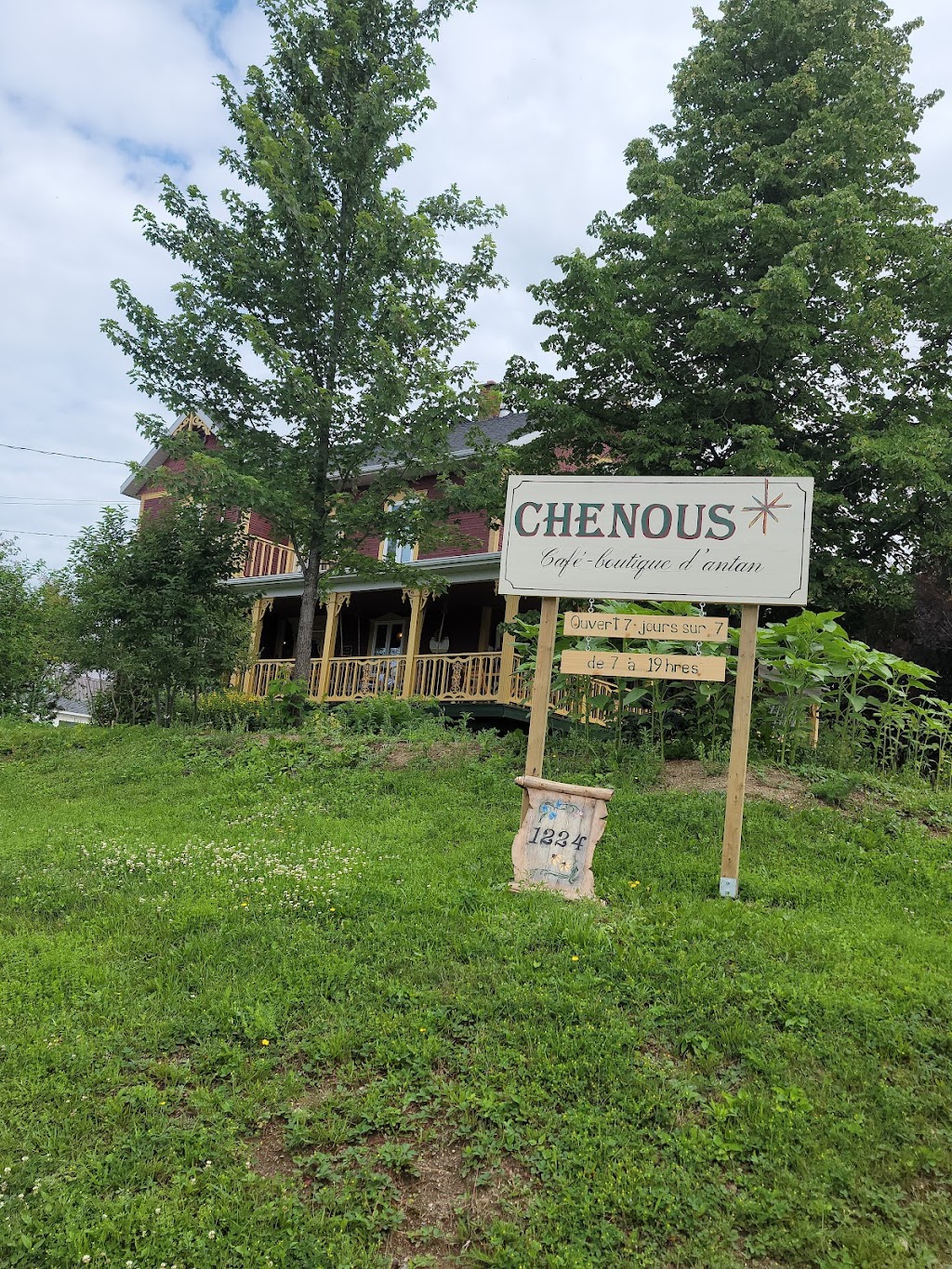 Chenous | Boutique et Café | 1224 Rue Beaupré, Pohénégamook, QC G0L 1J0, Canada | Phone: (418) 859-1064