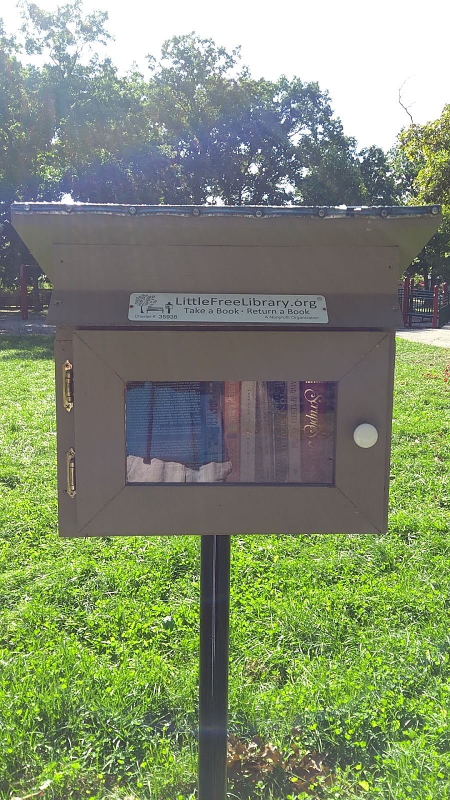 Little Free Library #35938 | Unnamed Road, Oakville, ON L6K 1Z1, Canada