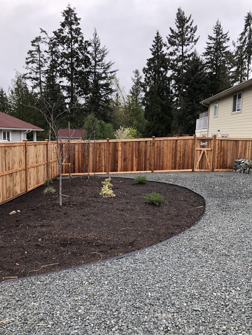 Green kings fence and landscape | 3420 Acton Rd, Qualicum Beach, BC V9K 1W3, Canada | Phone: (250) 464-0531