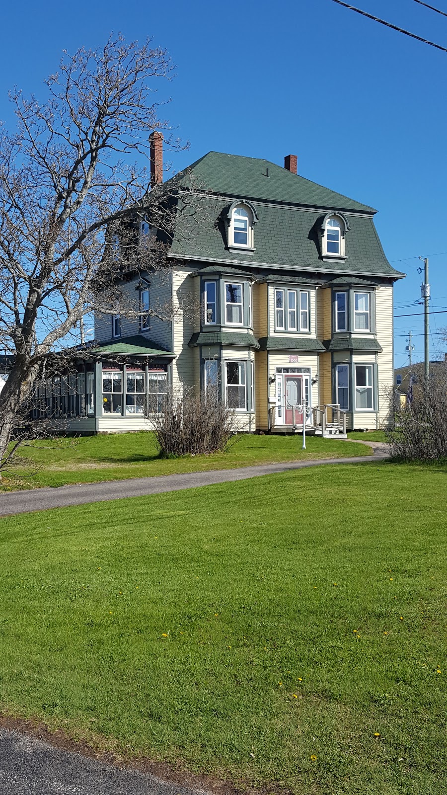 McLean House Inn | 16 Washington St, Souris, PE C0A 2B0, Canada | Phone: (902) 687-1875