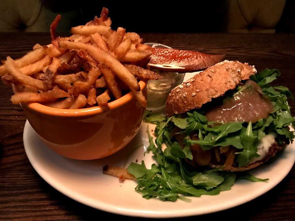 La Belle & La Boeuf - Burger Bar | 3150 Avenue des Grandes Tourelles, Boisbriand, QC J7H 1M9, Canada | Phone: (450) 420-3939