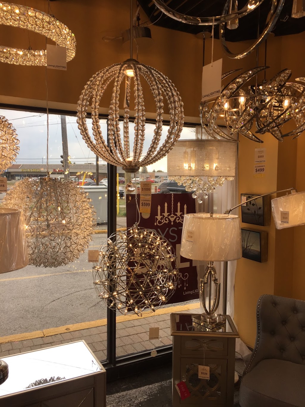 Living Lighting Newmarket | 17335 Yonge St, Newmarket, ON L3Y 8Z2, Canada | Phone: (905) 898-2755