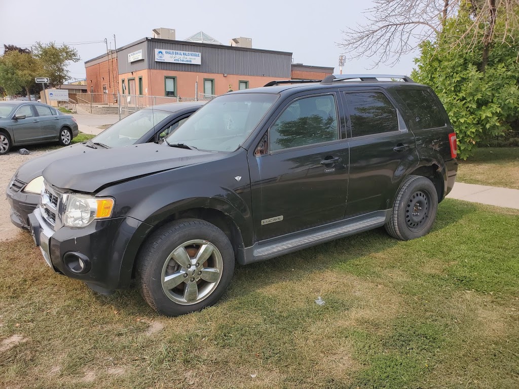 Toronto Scrap Car Removal - Maxpaycars | 17 Wintergreen Rd, North York, ON M3M 2H9, Canada | Phone: (647) 774-9110