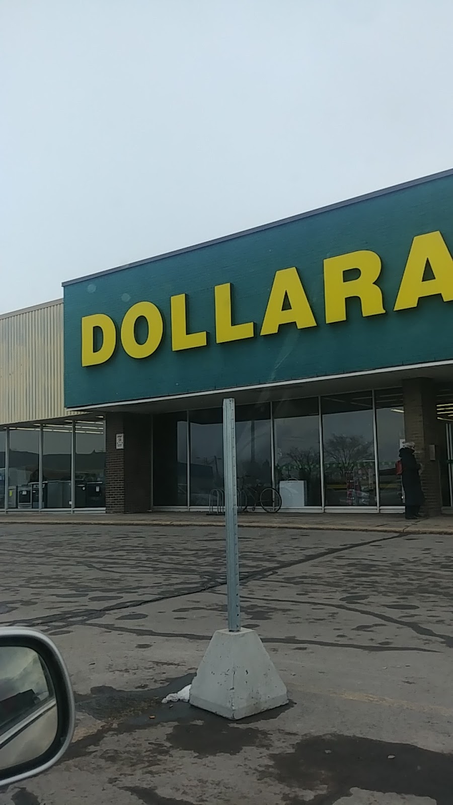 Dollarama | 174 boul Saint-Joseph, Carrefour Johannaes, Saint-Jean-sur-Richelieu, QC J3B 1W7, Canada | Phone: (450) 359-9258