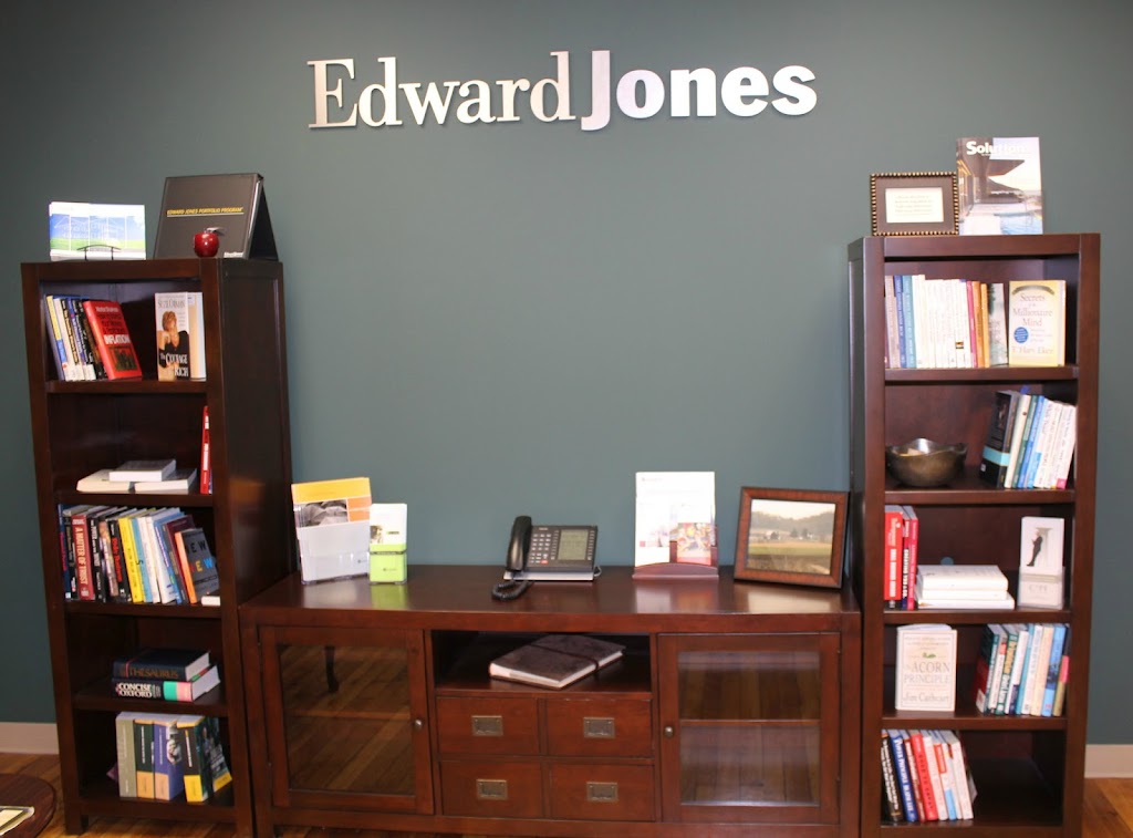 Edward Jones | 28 Toronto St S, Uxbridge, ON L9P 1G9, Canada | Phone: (905) 852-1244