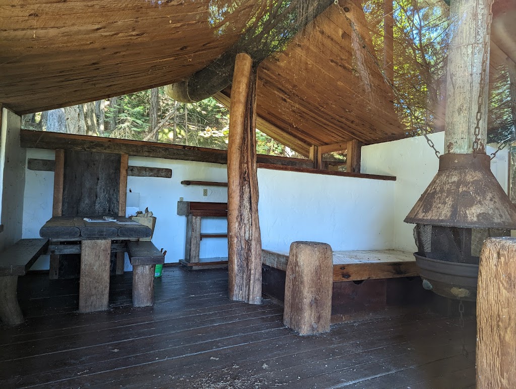 Leaf House | Shingle Spit to Ford Cove Trail, Hornby Island, BC V0R 1Z0, Canada | Phone: (250) 335-2570