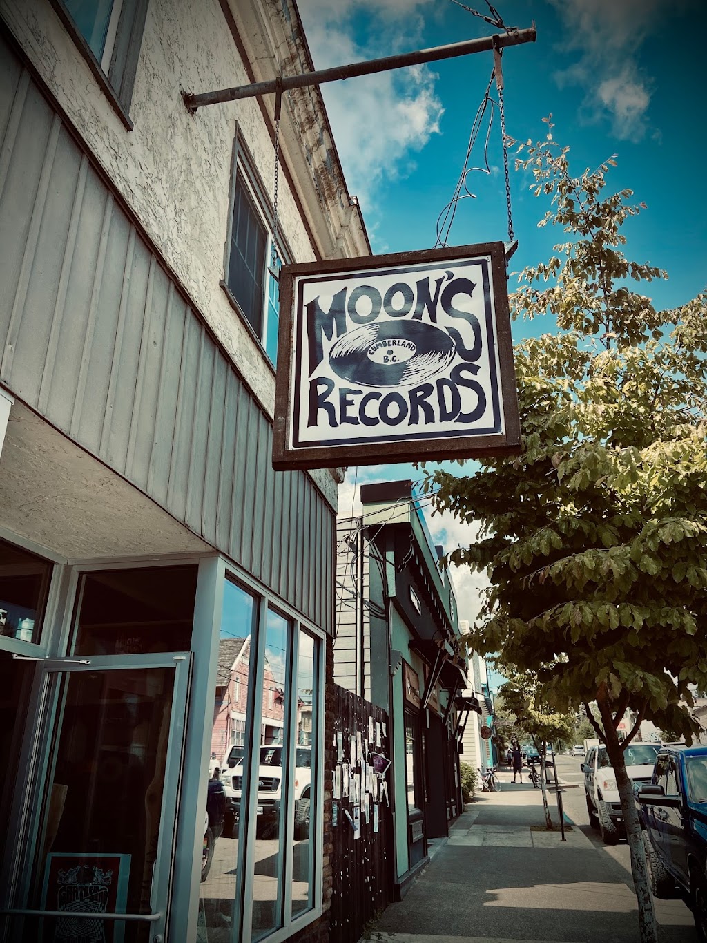 Moons Records Cumberland | 2739 Dunsmuir Ave, Cumberland, BC V0R 1S0, Canada | Phone: (250) 400-6666