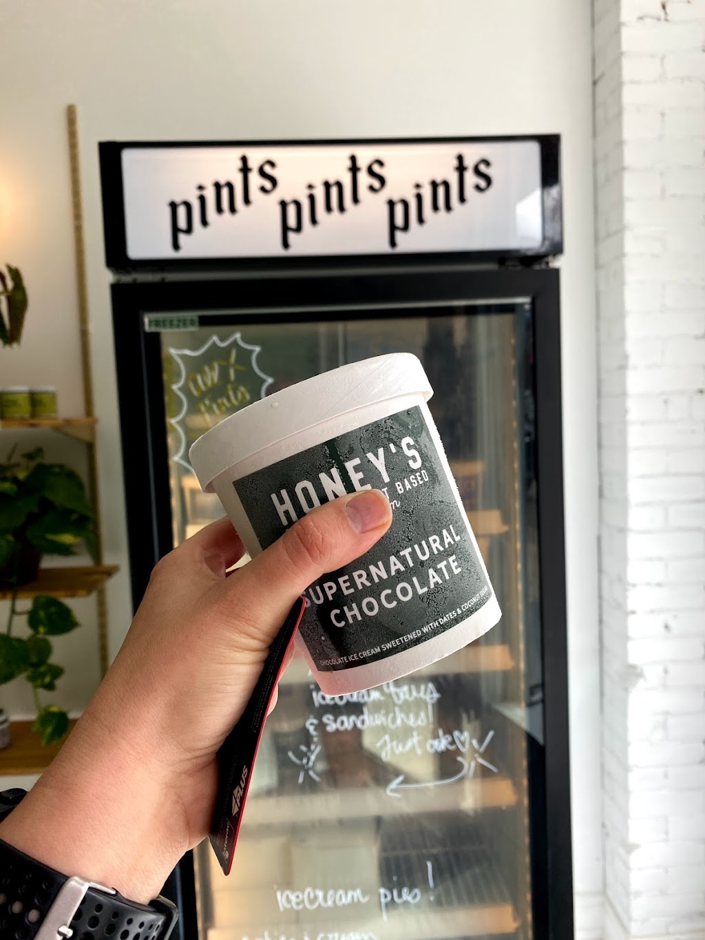 Honey’s Ice Cream | 1448 Dundas St W, Toronto, ON M6J 1Y6, Canada | Phone: (416) 672-0479