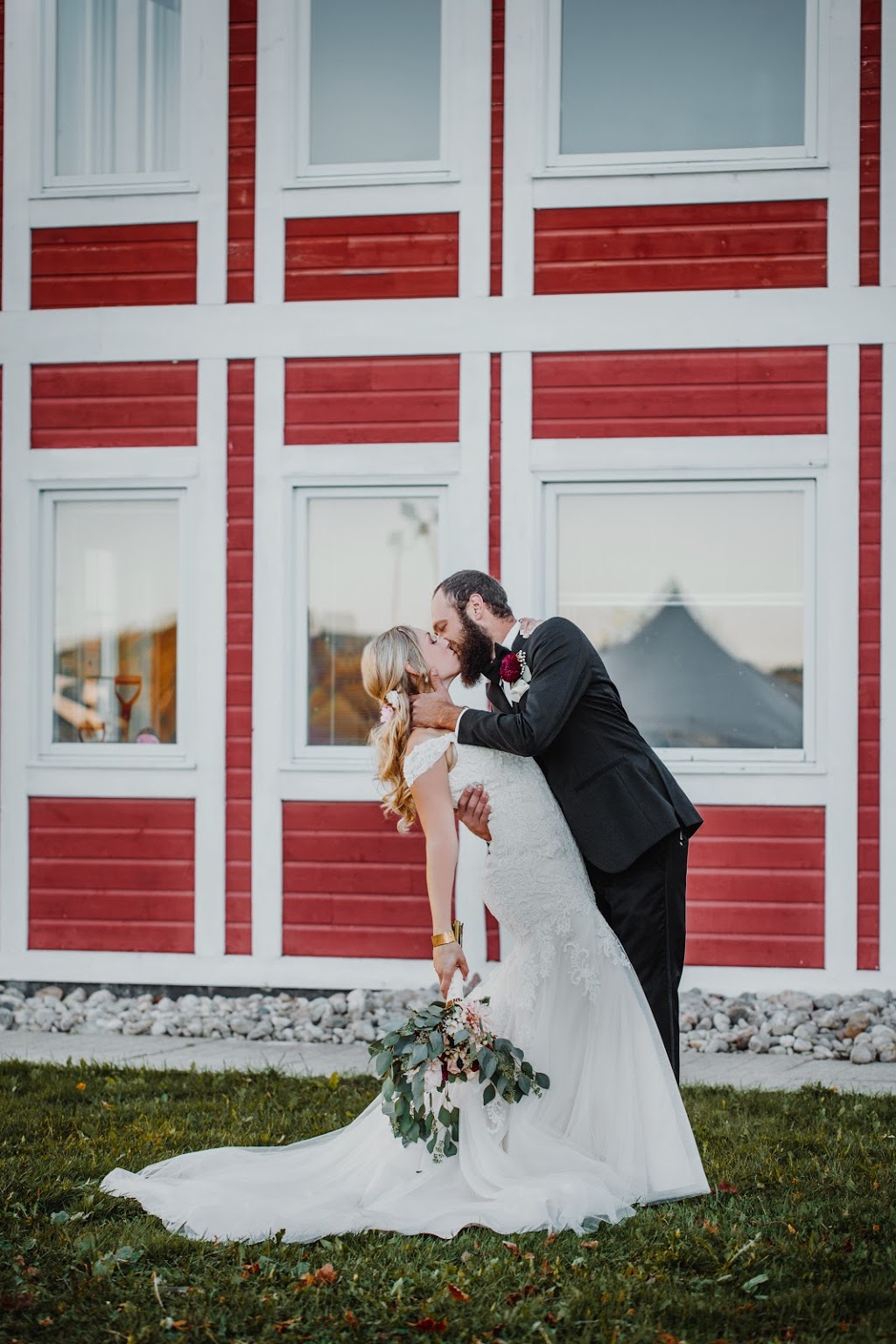 Samantha Burtt Photography | 225 Barrie St, Thornton, ON L0L 2N0, Canada | Phone: (289) 221-9571