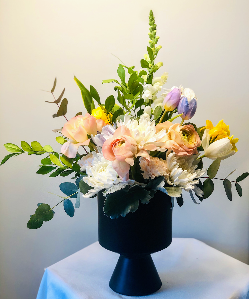 Stems and Petals Floral Design | 3118 Colton Way, Oakville, ON L6M 0W3, Canada | Phone: (905) 334-4266