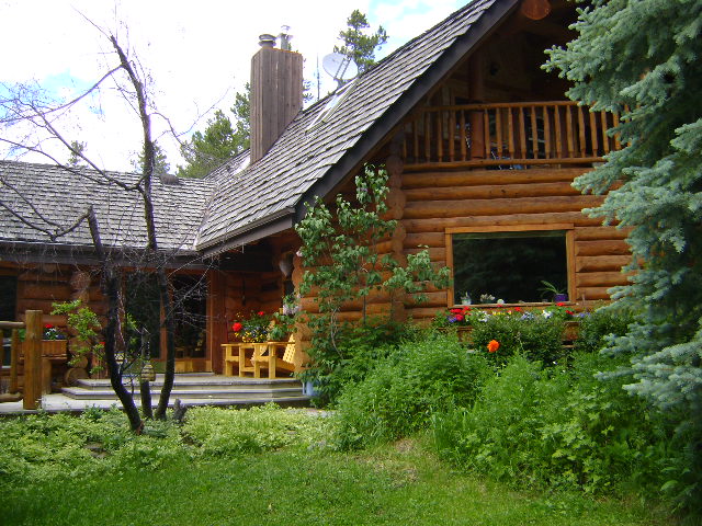 KRUGERS GUEST HOUSE | 64 Breezewood Bay, Bragg Creek, AB T0L 0K0, Canada | Phone: (403) 949-3770