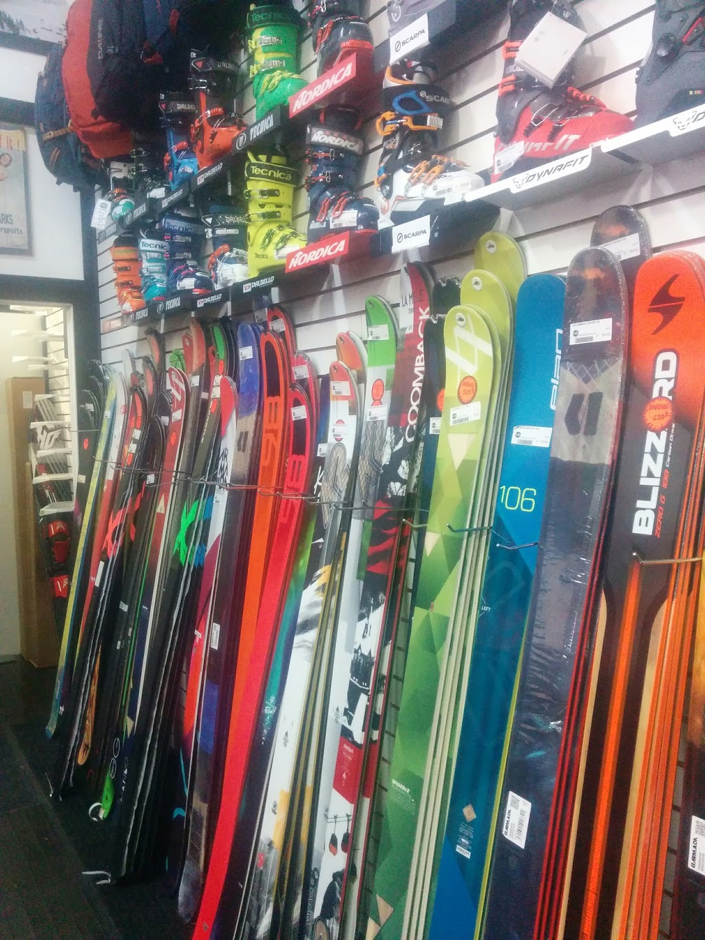 Ski Town Brossard (LA VILLE DU SKI) | 8025 Boulevard Taschereau, Brossard, QC J4Y 1A4, Canada | Phone: (450) 462-3795