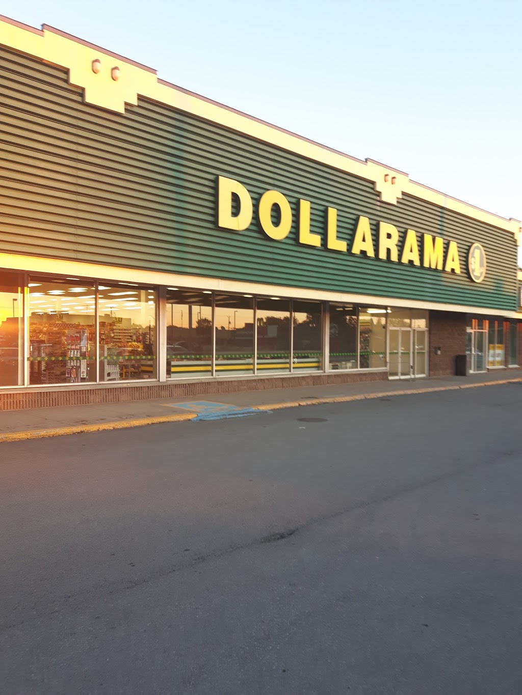 Dollarama | 4445 Boul Gene-H.-Kruger, Trois-Rivières, QC G9A 4N3, Canada | Phone: (819) 840-8754