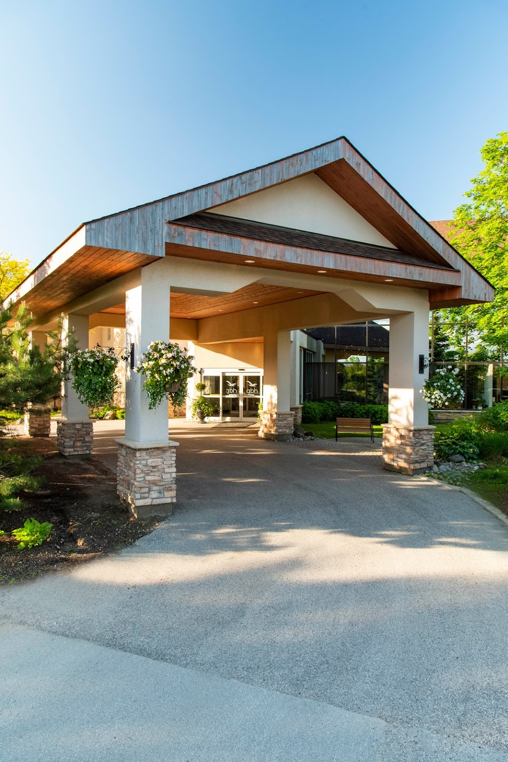 Georgian Bay Hotel, Trademark Collection by Wyndham | 10 Vacation Inn Dr, Collingwood, ON L9Y 5G4, Canada | Phone: (800) 696-5487