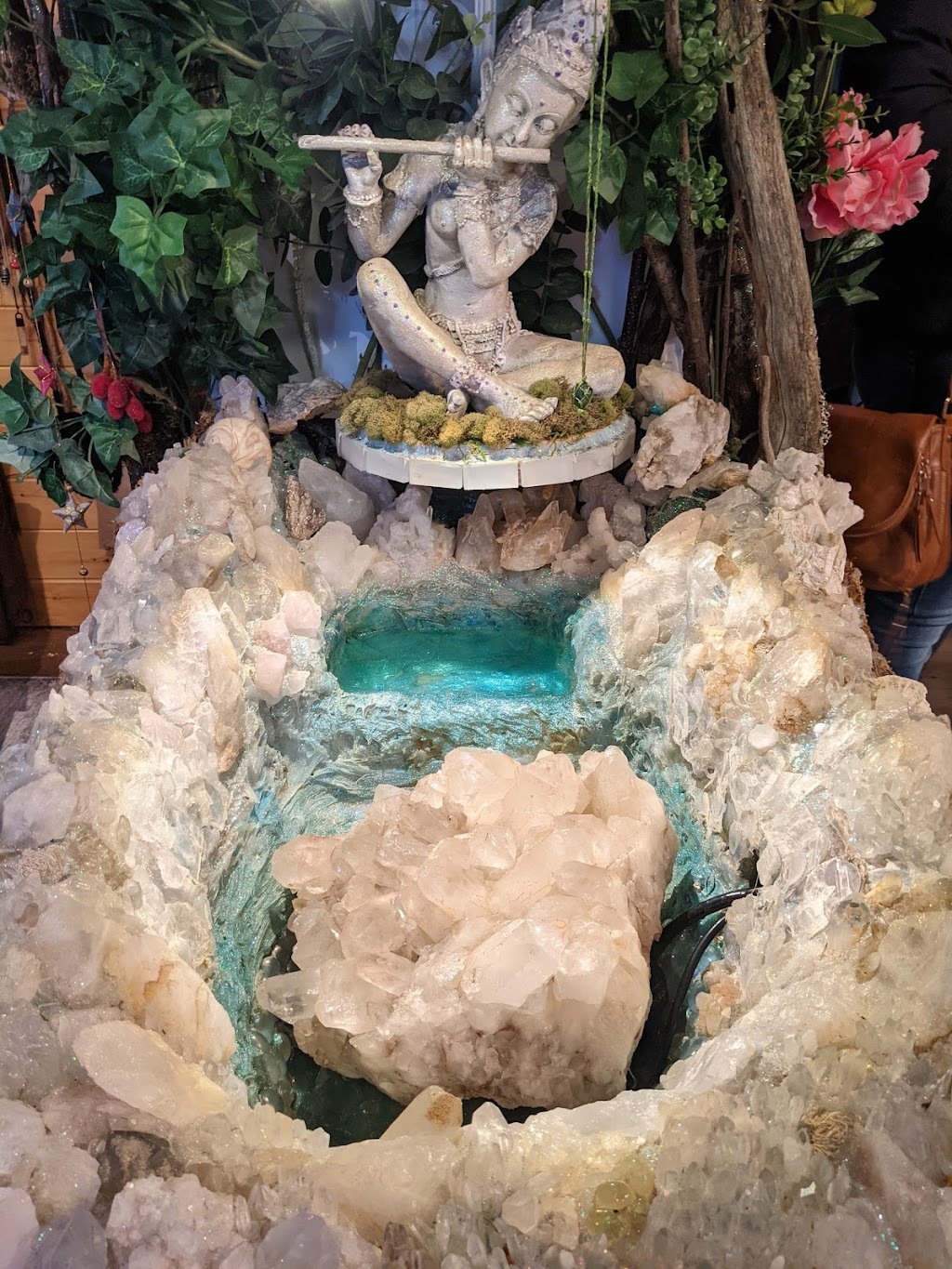 Crystal Cave Mineral Exhibit & Crystal Shoppe | 11077 Hwy 124, South River, ON P0A 1X0, Canada | Phone: (705) 386-7774