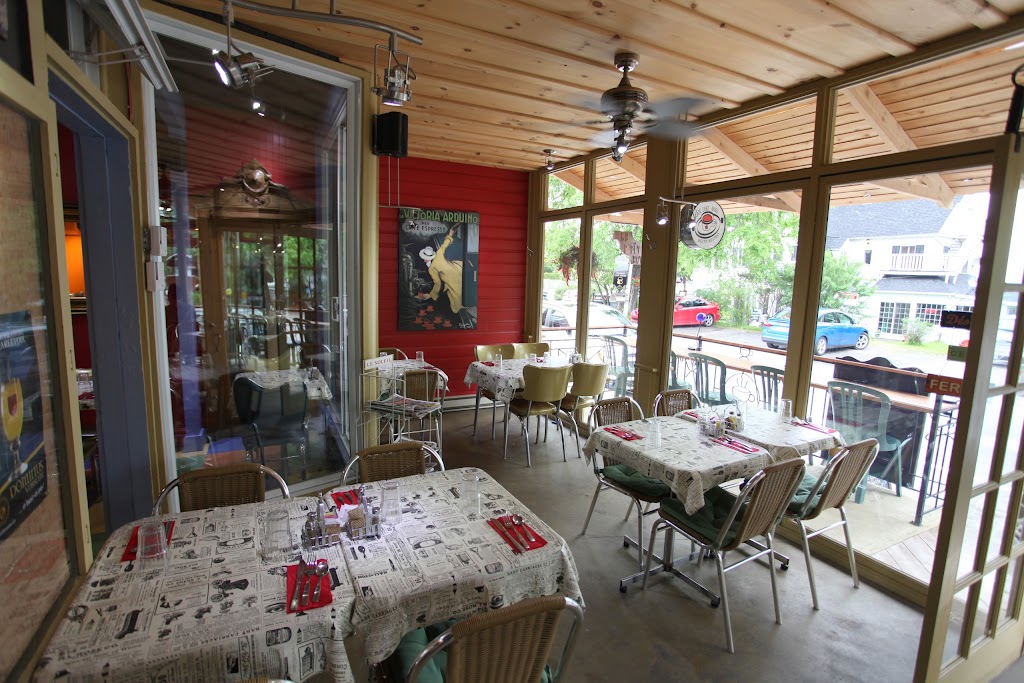 Café Chez-Nous | 1075 Rue Richelieu, La Malbaie, QC G5A 2X8, Canada | Phone: (418) 665-3080