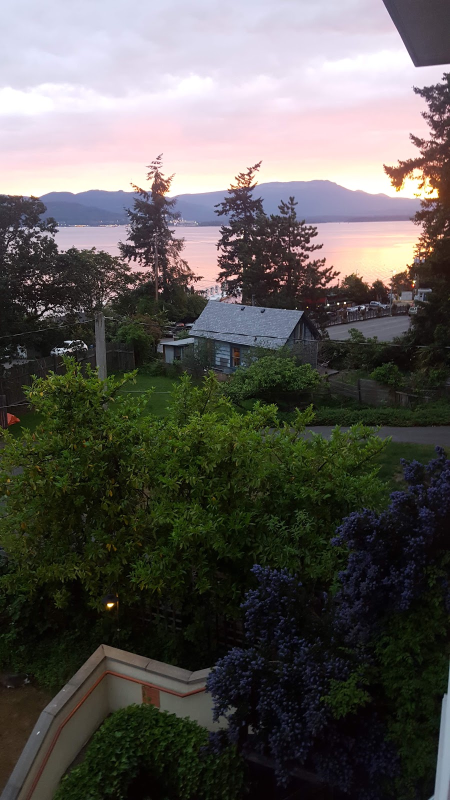 Vesuvius Villas | 770 Vesuvius Bay Rd, Salt Spring Island, BC V8K 1L6, Canada | Phone: (250) 537-9768